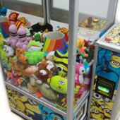 Торгово-призовой автомат 'Хватай-ка большая с лузой и кубом для призов'