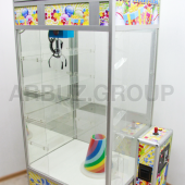 Торгово-призовой автомат 'Хватай-ка с лузой и скатом для мячей' + витрина для больших игрушек