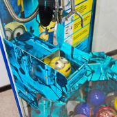 Призовой автомат 'Бункер - Миньоны' с призами в капсулах (вариант 2)