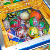 Призовой автомат 'Скворечник-Злые Птички' с призами в капсулах